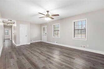 5700 Tracy Dr SE in Mableton, GA - Foto de edificio - Building Photo