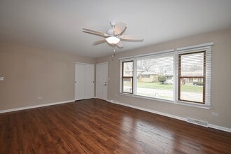 1191 Meadow Ln in Elgin, IL - Building Photo - Building Photo