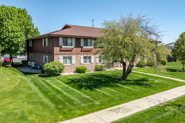 Forest Ridge in Greenfield, WI - Foto de edificio - Building Photo