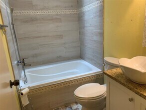 3071 Spirea St in Sarasota, FL - Building Photo - Building Photo