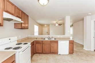 706 Lloyd St in Wilmer, TX - Building Photo - Building Photo