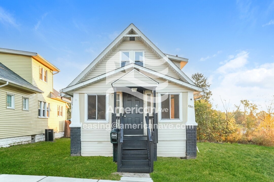 1249 Central Ave in Barberton, OH - Building Photo