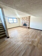 2746 SE Lakeshore Blvd in Topeka, KS - Building Photo - Building Photo