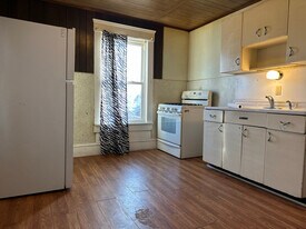 2228 11th St SW, Unit 2 in Canton, OH - Building Photo