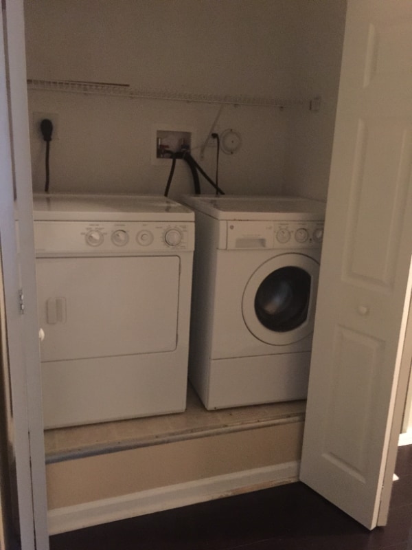 3102 NW 24th Way in Oakland Park, FL - Foto de edificio - Building Photo