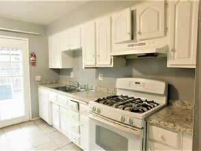 1230 Valencia Ave-Unit -C in Hemet, CA - Building Photo - Building Photo