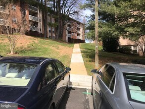 1935 Wilson Ln, Unit 203 in McLean, VA - Building Photo - Building Photo