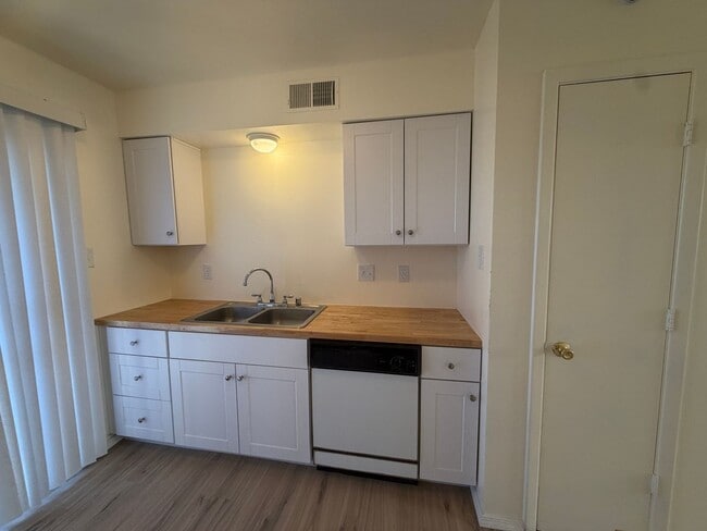 1125 Louisiana Blvd SE in Albuquerque, NM - Building Photo - Building Photo