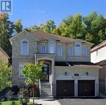 16 Larande Ct in Brampton, ON - Building Photo