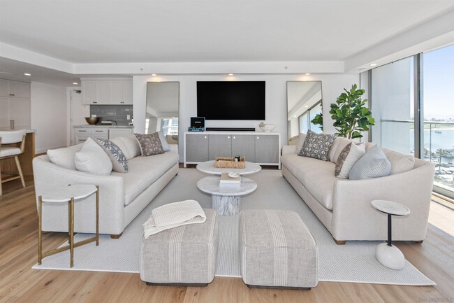 1710 Avenida Del Mundo in Coronado, CA - Building Photo - Building Photo