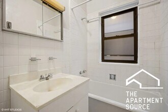 1319 Oak Ave, Unit C2 in Evanston, IL - Foto de edificio - Building Photo