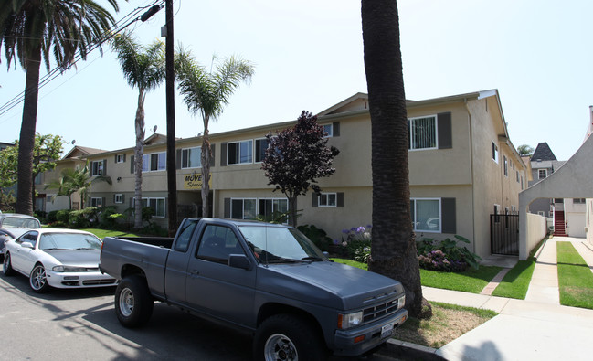 255 Kennebec Ave in Long Beach, CA - Building Photo - Building Photo