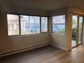 2415 8th Ave N in Seattle, WA - Building Photo - Building Photo