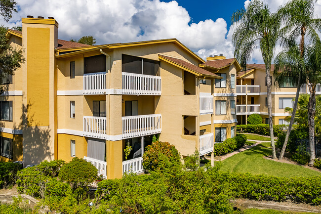 Belleair Pines in Clearwater, FL - Building Photo - Primary Photo