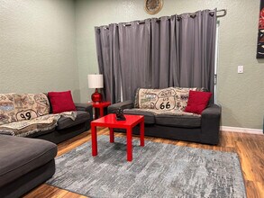 1307 Calabria Ave in Davenport, FL - Building Photo - Building Photo