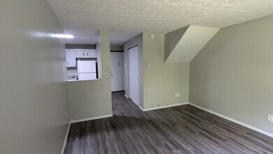 809 Kerns Dr NE in Bolivar, OH - Building Photo - Building Photo