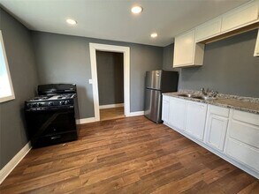 2801 Ennis Ave in Fort Worth, TX - Building Photo - Building Photo