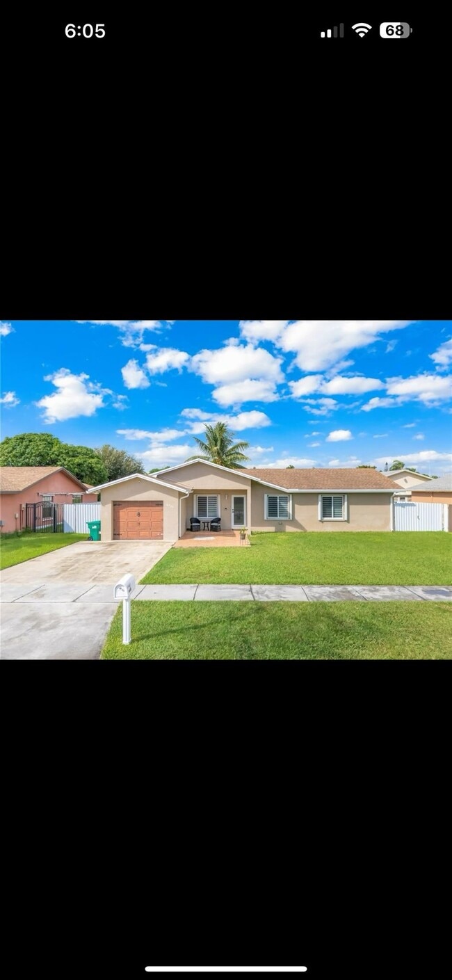 16906 SW 110th Ct in Miami, FL - Foto de edificio - Building Photo