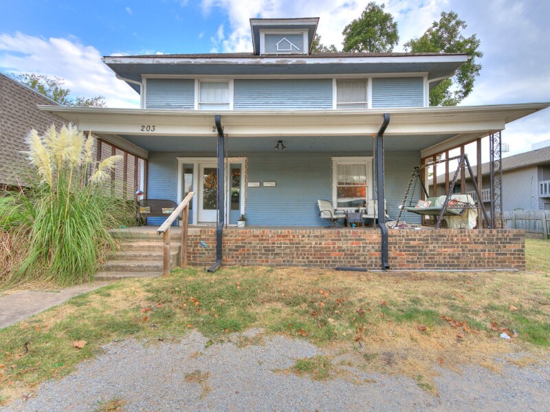 201-203 W Acres St in Norman, OK - Building Photo