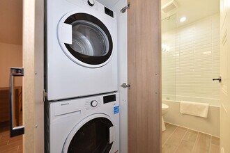 160 Dowling Ave in Toronto, ON - Building Photo - Building Photo