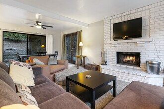 117 A Ln in Lake Arrowhead, CA - Building Photo - Building Photo