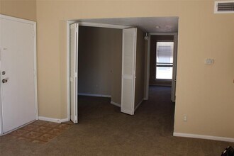 16111 Aspenglen Dr in Houston, TX - Building Photo - Building Photo