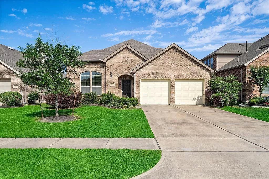 605 Chesterfield Ln in League City, TX - Building Photo