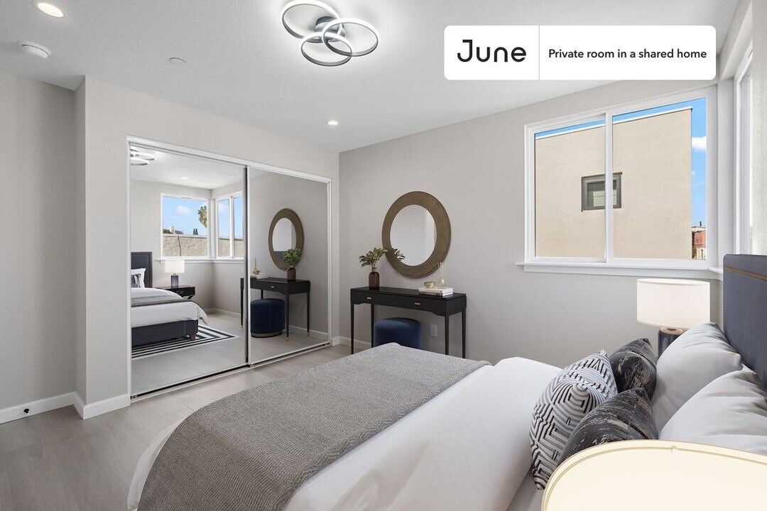 Private bedroom in 5 bed/5 bath Home in Los Angeles, CA - Building Photo