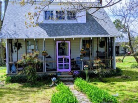 1 Monroe Bay Ave in Colonial Beach, VA - Building Photo