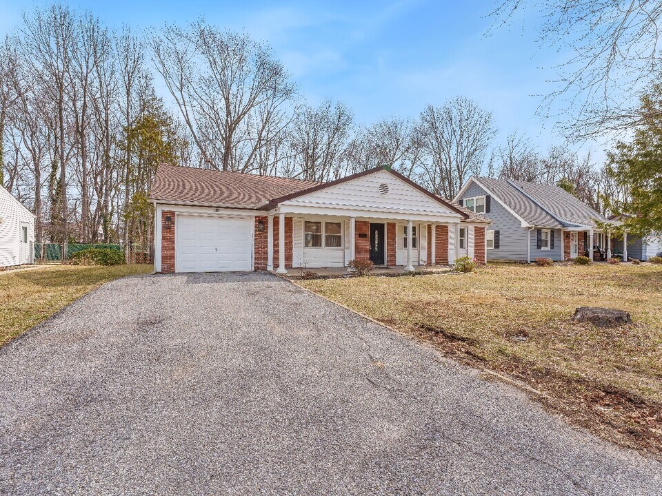 110 Eastbrook Ln in Willingboro, NJ - Building Photo