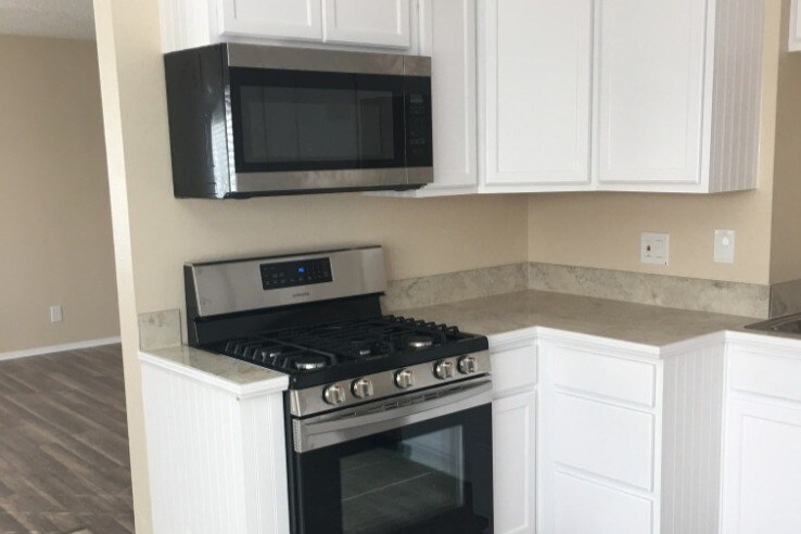 44710 Fig Ave in Lancaster, CA - Building Photo