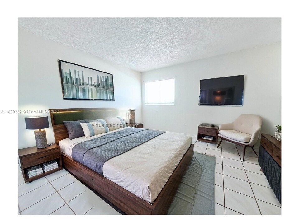 2011 Bay Dr in Miami Beach, FL - Foto de edificio
