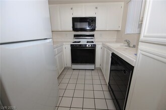 1908 Mountain Hills Ct in Las Vegas, NV - Building Photo - Building Photo