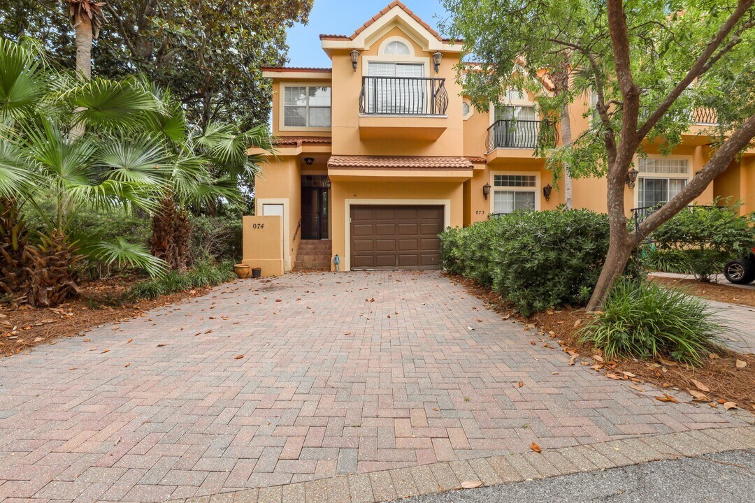74 Vantage Point in Destin, FL - Building Photo