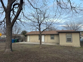 9003 Perma Ln in San Antonio, TX - Foto de edificio - Building Photo