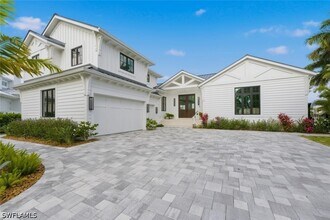 200 Bahia Point in Naples, FL - Building Photo - Building Photo