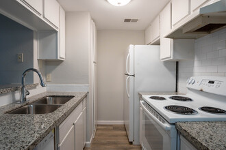 Branard Apartments in Houston, TX - Building Photo - Interior Photo