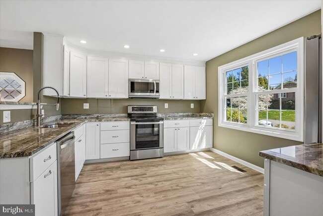 6904 Chelsea Rd in McLean, VA - Building Photo - Building Photo