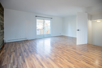 4-Bedroom 1.5 Bath Home in Gatineau in Gatineau, QC - Building Photo - Building Photo
