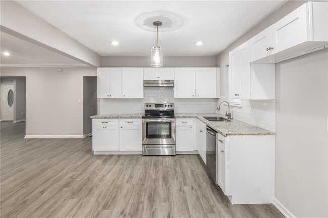 property at 1702 Athens Dr