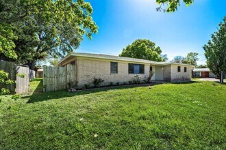 1033 25th St N in Texas City, TX - Building Photo - Building Photo