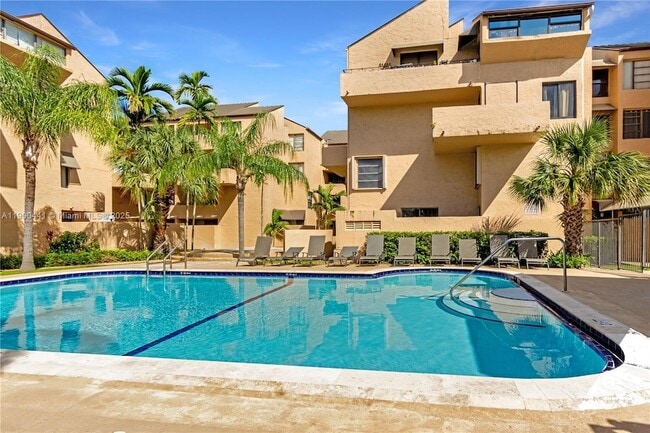 10500 SW 108th Ave, Unit B216 in Miami, FL - Building Photo - Building Photo