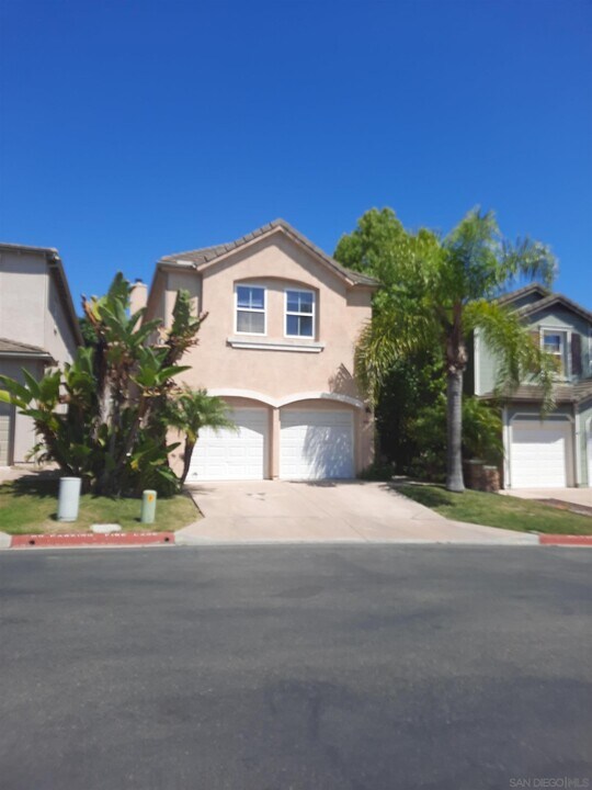 4641 Partow Way in Oceanside, CA - Foto de edificio