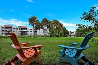 230 Lakeview Dr, Unit 107 in Weston, FL - Building Photo - Building Photo