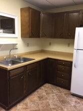 406 Poplar St, Unit Upper -Unit B in Warren, PA - Building Photo - Building Photo