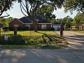 11207 Iberia Dr in Houston, TX - Building Photo