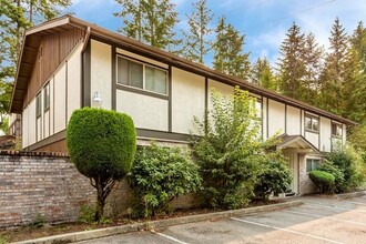 Hazelwood Terrace in Tacoma, WA - Building Photo - Building Photo