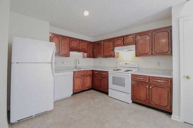 2006 Tynewood Dr in Clarksville, TN - Building Photo - Building Photo