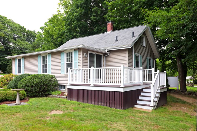 27 Pioneer Rd in Rye, NH - Building Photo - Building Photo