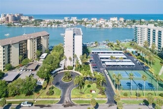 660 Island Way in Clearwater, FL - Building Photo - Building Photo